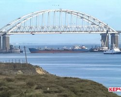 Россия заявила еще о двух кораблях, идущих к Керченскому проливу