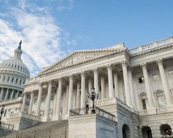 Палата представителей США проголосовала за ленд-лиз для Украины: что получит страна