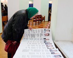 С чужого голоса. Кому достанутся голоса выбывших из президентской гонки и как это отразится на шансах Порошенко и Зеленского