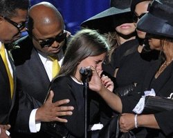 Суд по делу об опеке над детьми Джексона отложен