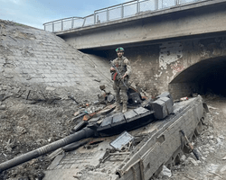 "Чтобы не попал к врагу": ВСУ сожгли легендарный трофейный танк "Зайка" под Бахмутом (фото)