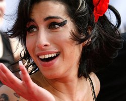 Смерть и дева. Мир попрощался с Эми Уайнхаус