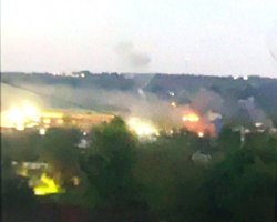 Випускає електроніку для РЕБ: дрони атакували Болхівський завод в Орловській області РФ (відео)