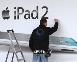 Покупателям новых iPad рекомендуют проверить их в базе IMEI