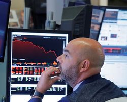 Фондовый рынок США пережил крупнейший обвал за последние 30 лет