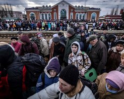 Українців, які залишаться без тепла і світла через атаки РФ, евакуюють, — Кабмін