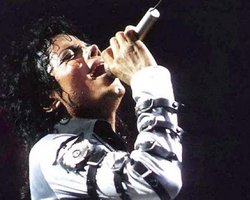 В американском парламенте кипят страсти вокруг Майкла Джексона