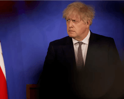 Отставка Бориса Джонсона: за 2 дня команду премьера покинули около 40 человек