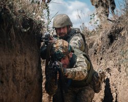 "Це спекулятивні заяви": в ОП пояснили, чи справді США припиняють продаж зброї для України