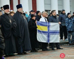 У стен мэрии в Одессе поднят флаг ВМС Украины: его не снимут, пока украинские моряки не вернутся домой