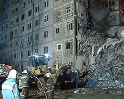 После взрыва и обрушения дома в Астрахани были спасены 26 человек