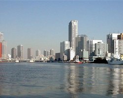 В Токио из-за радиации закрылись 25 посольств