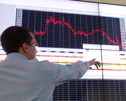 Доллар на Московской бирже продают по 65 руб