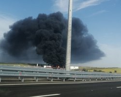 Тепер горять дві нафтобази: дрони ГУР та ССО уразили НПЗ під Ростовом, — джерела Фокусу