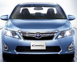 Toyota представила новый седан Camry для Японии