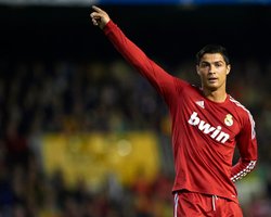 Джорджа Клуни и Криштиану Роналду вызовут в суд для дачи показаний в защиту Берлускони  