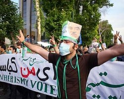 Иранские власти сообщили о 15 погибших во время столкновений демонстрантов с полицией