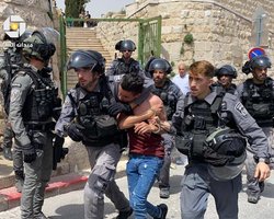 Светошумовые гранаты и газ: в Иерусалиме на фоне перемирия произошли новые столкновения (видео)