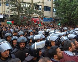 В Египте уволят полицейских, причастных к гибели демонстрантов