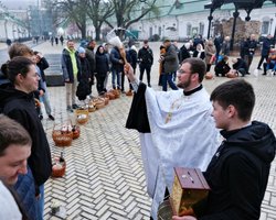 Погода на Великдень: Діденко розповіла, де пройдуть дощі та коли в Україну повернеться тепло