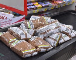 Цены на крупу вырастут на 25%: эксперт советует покупать по 10 кг продуктов впрок (видео)