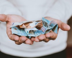 Если помощи Запада не будет: эксперты рассказали, на какие непопулярные шаги придется пойти властям