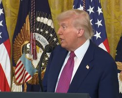 "Дональд Трамп подорожує в часі": нова теорія сколихнула інтернет (фото)