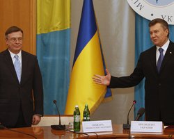 Глава МИД объяснил, почему Янукович не может помиловать Тимошенко