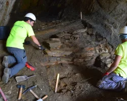 Открытие в пещере: испанских археологов удивила находка времен Средневековья (фото)