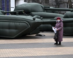 Отмечаться обяжут, на сборы не призовут. Что ожидает женщин после постановки на воинский учет