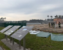 Российский дрон упал на Национальном военном кладбище во время церемонии захоронения (фото)