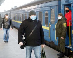 "Укрзализныця" восстанавливает сообщение почти со всеми областями