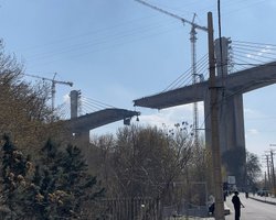 США зруйнували найвищий міст Ірану: Тегеран погрожує вдарити по єдиному шляху до Бахрейну