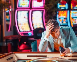 Возьмут на карандаш. В Украине создадут реестр лудоманов: что это