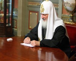 На официальном сайте РПЦ с фотографии патриарха Кирилла стерли дорогие швейцарские часы