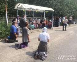 Полиция заблокировала "крестный ход" УПЦ МП в 10 км от Киева