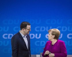 Тромб спотикання. Чому Меркель оголосила про припинення вакцинації AstraZeneca