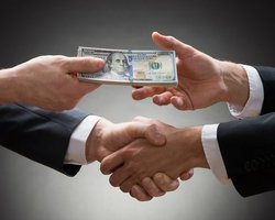 Больше всего взяточников в полиции и уголовно-исполнительной службе