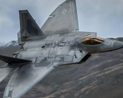 Истребитель F-22 Raptor: зверь без "режима зверя"