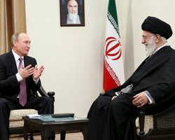 Боїться "палацового перевороту": смерть аятоли Хаменеї посилила параною Путіна, — Politico