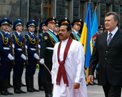 Янукович недослушал государственный гимн