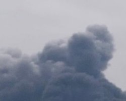 Вибухи у Сімферополі та Феодосії: горить нафтобаза, є перебої зі світлом — росЗМІ