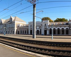 ВС РФ нанесли удар по вокзалу в Кривом Роге: после взрывов в городе поднялся дым, — соцсети