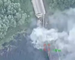 Операція триває: в розвідці Британії показали, як знищуються понтони в Курській області (фото)