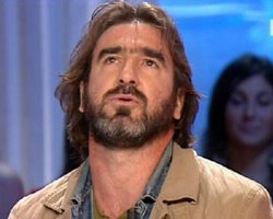 Экс-футболист Кантона устроил банковскую революцию