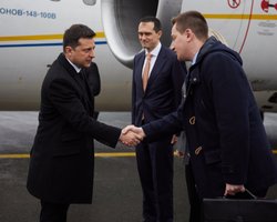 Зеленский прилетел в Брюссель с двухдневным визитом: с кем президент проведет переговоры (фото)