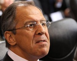 Украинцы и россияне должны ездить друг к другу по загранпаспортам, - Лавров