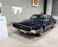 Роскошь из 60-х: на аукционе будут продавать уникальный Ford с телевизором и телефоном (видео)