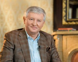 "Буду защищать свои права в судах", — Ахметов об отношениях с Зеленским