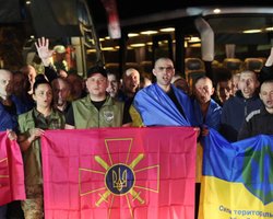 Обмен пленными с РФ: домой вернулся последний из защитников острова Змеиный (видео)